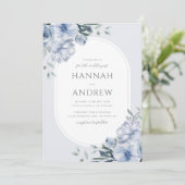 Elegante Moderne Hochzeit von Blauer Flora Einladung (Stehend Vorderseite)