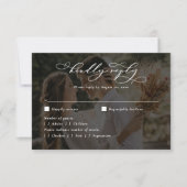 Elegante moderne Kalligrafie Script 2-Foto Hochzei RSVP Karte (Vorderseite)