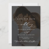 Elegante moderne Kalligraphie 2-Foto Hochzeit Save The Date (Vorderseite)