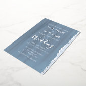 Elegante Moderne Minimalistisch Slate Blue Wedding Folieneinladung (Gedreht)