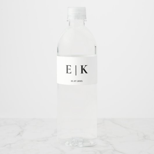 Elegante moderne Monogram Simple Wedding Wasserflaschenetikett (Vorderseite)