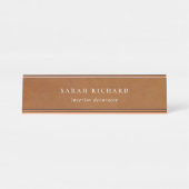 Elegante moderne rustikale Tan Leder Textur Custom Schreibtischnamensplakette (Vorderseite )