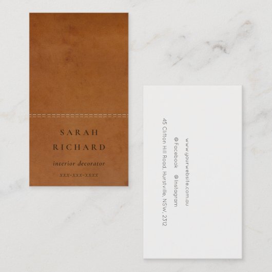 Elegante moderne rustikale Tan Leder Textur Custom Visitenkarte (Vorne/Hinten)