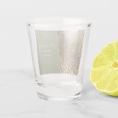 Elegante Moderne Sage green & gold Imitats Gold Lu Schnapsglas (Rückseite)