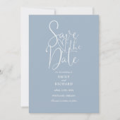 Elegante moderne Script Dusty Blue Wedding Save The Date (Vorderseite)