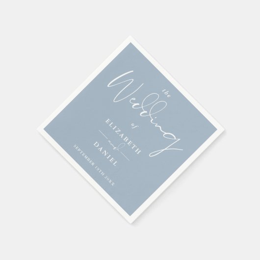 Elegante moderne Script Dusty Blue Wedding Serviette (Ecke)