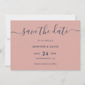 Elegante moderne Script Navy Blue and Blush Weddin Save The Date (Vorderseite)