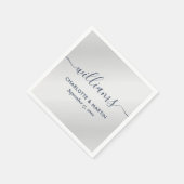 Elegante moderne Script Navy Blue und Silver Weddi Serviette (Ecke)