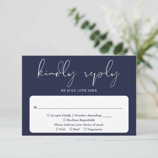 Elegante moderne Script Navy Blue Wedding RSVP Karte (Stehend Vorderseite)