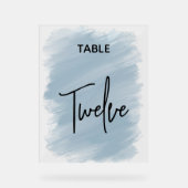 Elegante moderne staubblaue Hochzeitsfeier-Tischnu Acrylschild (Vorderseite)