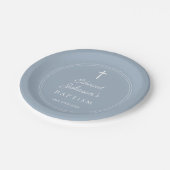 Elegante moderne staubblaue Taufe Pappteller (Schrägansicht)