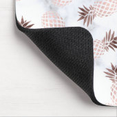 elegante moderne weiße MarmorRosengoldananas Mousepad (Ecke)