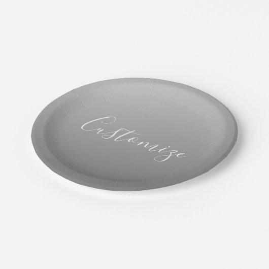 Elegante, moderne, weiße Schrift mit grauem Gradie Pappteller (Schrägansicht)