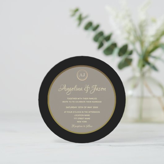 Elegante Monogram Black and Gold Wedding Einladung (Stehend Vorderseite)