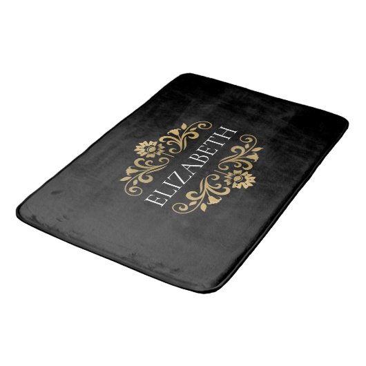 Elegante Monogram Black Gold Bath Mat Badematte (Schrägansicht)