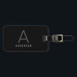 Elegante Monogram Black Gray Custom Luggage Tag Gepäckanhänger<br><div class="desc">Der elegante und Berufliche Monogram Initial Name Custom Printed Luggage Tag in Schwarz,  Weiß und Grau sieht klassisch und männlich auf jedem schwarzen Gepäck aus,  sodass sich Ihr Gepäck leicht identifizieren lässt,  ohne sich in abscheulicher Weise stehend zu machen,  sodass Sie immer elegant,  beruflich und sauber aussehen und zusammensetzen.</div>