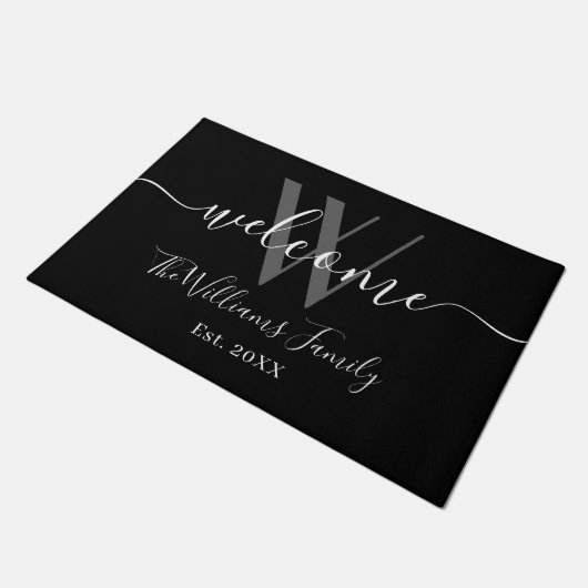 Elegante Monogram Black Gray Name Script Hochzeit Fußmatte (Schrägansicht)