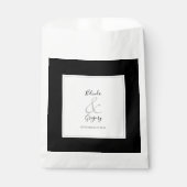 Elegante Monogram Black & White Wedding Geschenktütchen (Vorderseite)