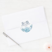 Elegante Monogram Blue Floral Wedding Runder Aufkleber (Umschlag)