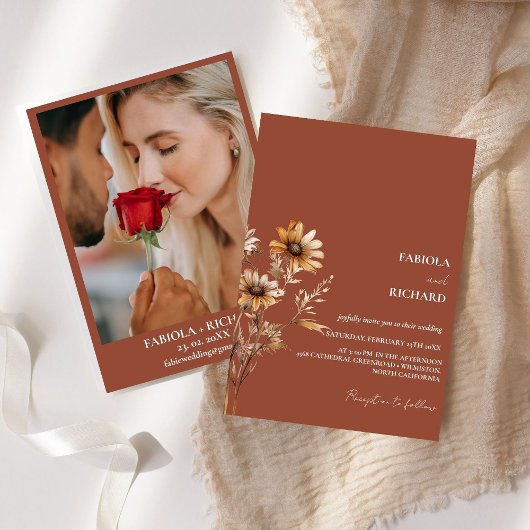 Elegante Monogram Burnt Orange Wildblume Wedding Einladung