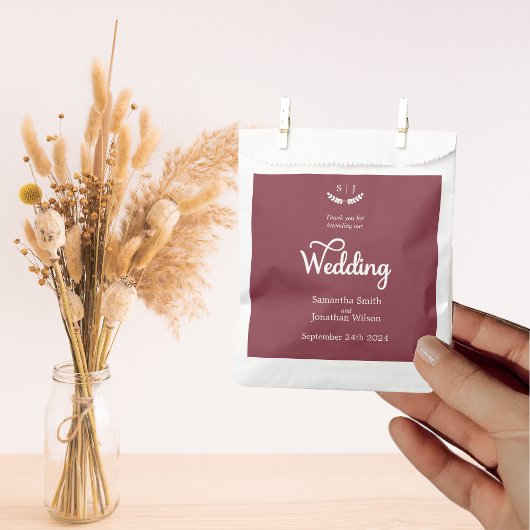 Elegante Monogram Dark Red Jewel Tone Wedding Geschenktütchen