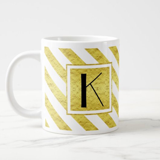 Elegante Monogram Gold Stripes Jumbo-Tasse (Links)