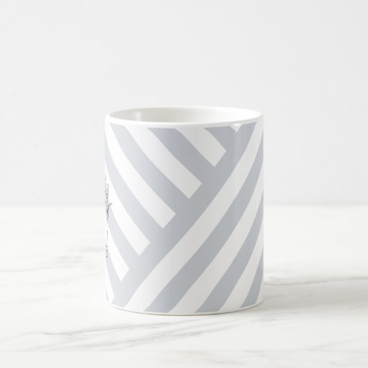 Elegante Monogram Graue Stripte Tasse (Mittel)