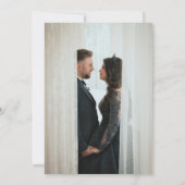 Elegante Monogram Initials Minimale Foto Hochzeit Einladung (Rückseite)