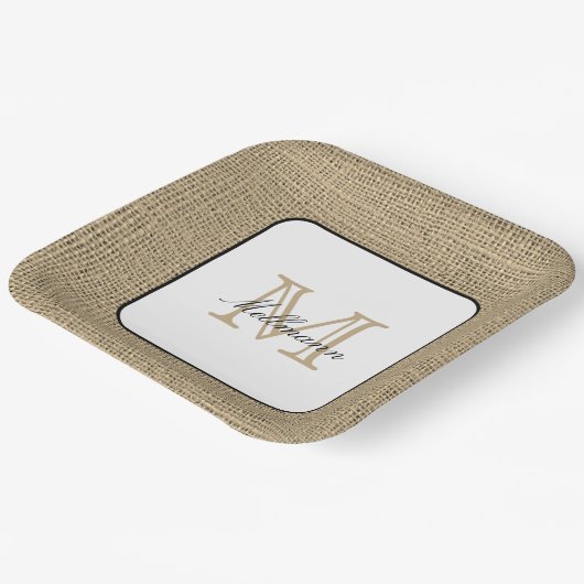 Elegante Monogram Name Chic Farmhouse Style Burlap Pappteller (Gewinkelt)