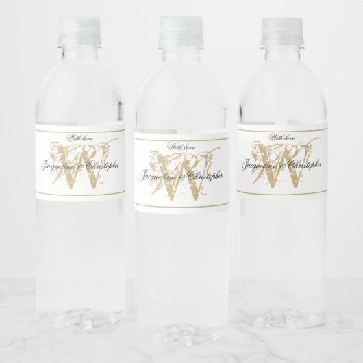Elegante Monogram Names Chic White & Gold Wedding Wasserflaschenetikett (Flaschen)