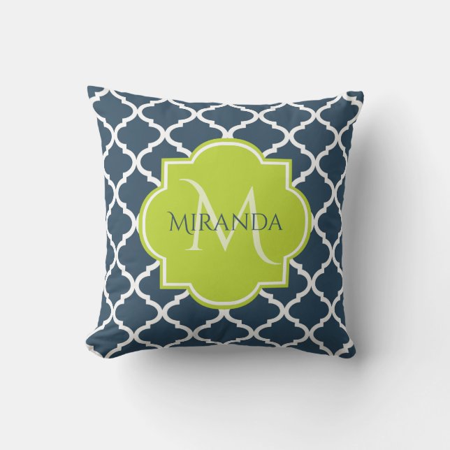Elegante Monogram Navy Green Quatrefolie und Name Kissen (Vorderseite)