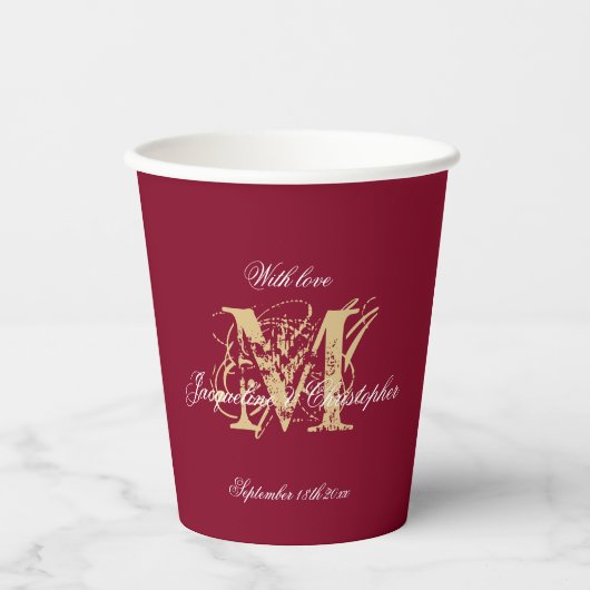Elegante Monogram Script Burgundy Gold Wedding Pappbecher (Vorderseite)