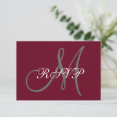 Elegante Monogram Script Burgundy Gray Wedding RSV RSVP Karte (Stehend Vorderseite)