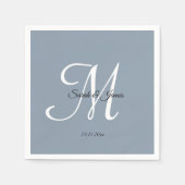Elegante Monogram Script Dusty Blue Wedding Party Serviette (Vorderseite)