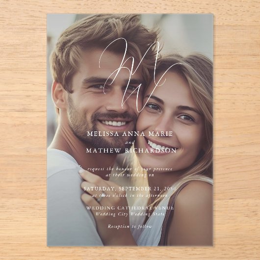 Elegante Monogram Script-Foto Hochzeit Acryleinladungen (Vorderseite)