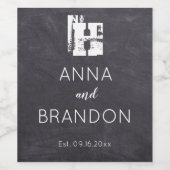 Elegante Monogram Script Name Modern Wedding Black Weinetikett (Einzelnes Label)