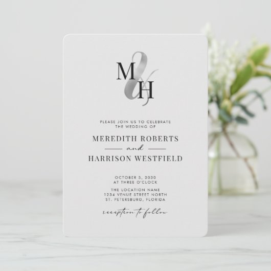 Elegante Monogram Silver Ampersand QR Code Wedding Einladung (Stehend Vorderseite)