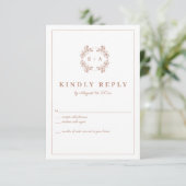 Elegante Monogram Terracota Wedding RSVP Card Begleitkarte (Stehend Vorderseite)