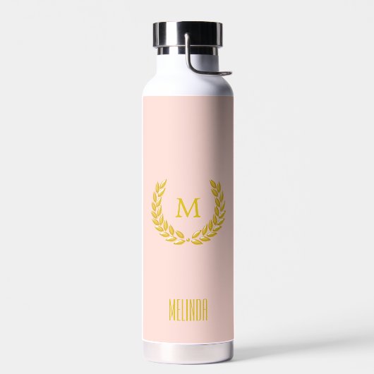 Elegante Monogram und Gold Laurel Wreath auf Rosa Trinkflasche (Links)