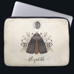 Elegante Monogram Vintag Butterfly Laptopschutzhülle<br><div class="desc">Ein böhmischer,  Vintager,  mystischer Moth Laptop-Ärmel. Eine wunderschöne himmlische Motte mit Blattwerk in Erdtönen. Personalisieren Sie es mit Ihrem Namen auf der Vorderseite des Laptop-Covers. Entworfen für Sie von BlackBerry Boulevard. Andere Mystical Moths Designs sind im Shop erhältlich.</div>