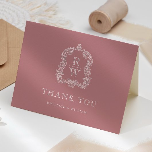 Elegante Monogram Wappen Dusty Rose Wedding Dankeskarte