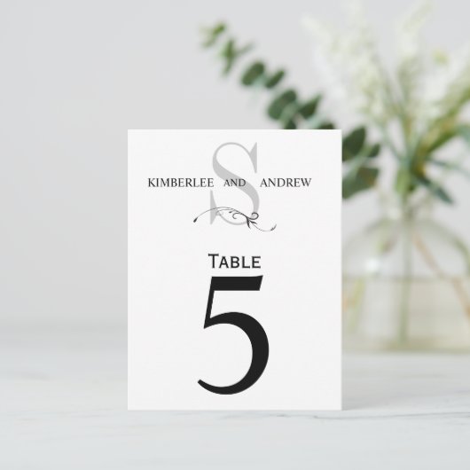 Elegante Monogram Wedding Tischnummer Card (Stehend Vorderseite)