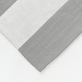 Elegante Monogramm-Imitate Silberglänzende graue S Fleecedecke (Ecke)