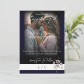 Elegante monogramm-Minimalistische Dunkelmarinenka Einladung (Stehend Vorderseite)