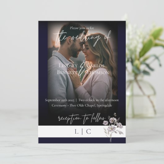 Elegante monogramm-Minimalistische Dunkelmarinenka Einladung (Stehend Vorderseite)