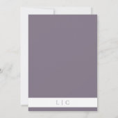 Elegante monogramm minimalistische lila Kalligraph Save The Date (Rückseite)