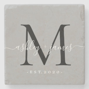 Elegante Monogramm-Schrift Namen Hochzeitsdatum Gr Steinuntersetzer