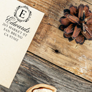 Elegante Monogramm-Schriftfamilienname Rücksendead Permastempel
