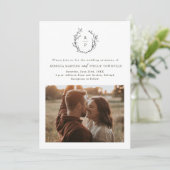 Elegante Monogramm Schwarz-Weiß-Feierliche Hochzei Einladung (Stehend Vorderseite)