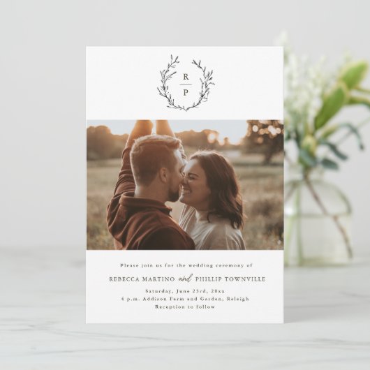 Elegante Monogramm Schwarz-Weiß-Feierliche Hochzei Einladung (Stehend Vorderseite)